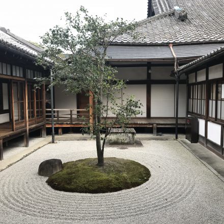 建仁寺の庭・ちょうおんてい潮音庭と〇△☐の庭の石の不思議