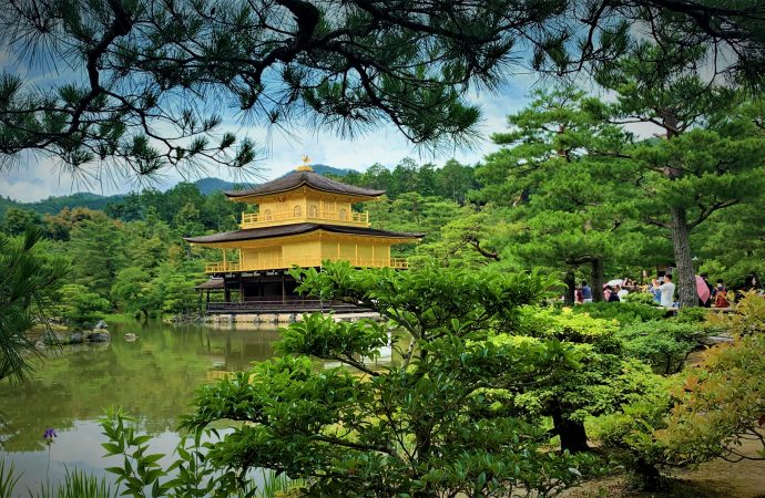 金閣寺の正式名称と建立した人物の歴史