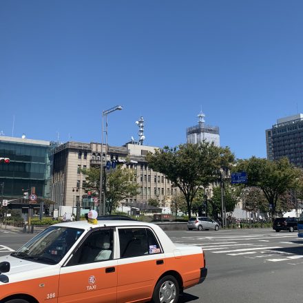 御池通りと京都市役所